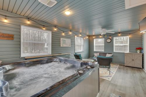 Pocono Lake Cottage with Private Indoor Hot Tub - Pocono Lake