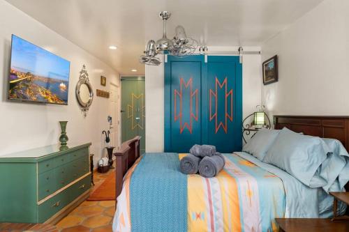 Adobe Dream House! Solar Powered! in Albuquerque, USA