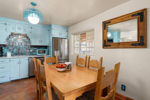 Adobe Dream House! Solar Powered! in Albuquerque, USA