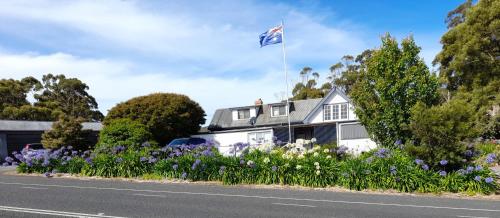 Old School Rocky Cape Guesthouse