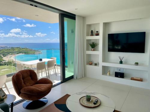 Gorgeous 2 bedroom, 17th floor, with breathtaking view, Fourteen at Mullet Bay