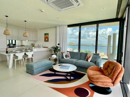 Gorgeous 2 bedroom, 17th floor, with breathtaking view, Fourteen at Mullet Bay