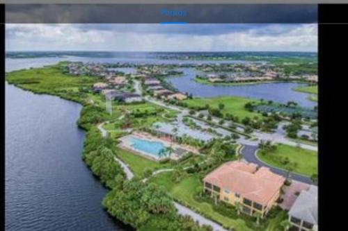 Newer 3/2.5 Tidewater Preserve House in Bradenton, USA