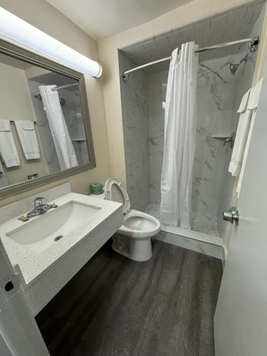 James River Inn & Suites - image 3