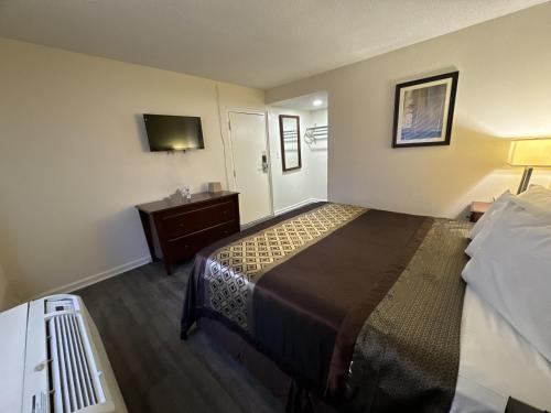 James River Inn & Suites - image 9