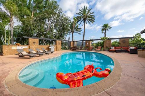 Tropical, Private, Heated pool, Petting zoo!