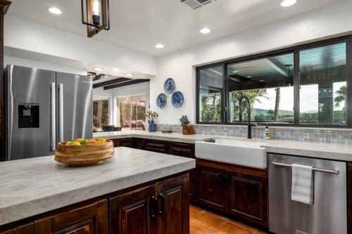 Tropical, Private, Heated pool, Petting zoo! in Vista, USA