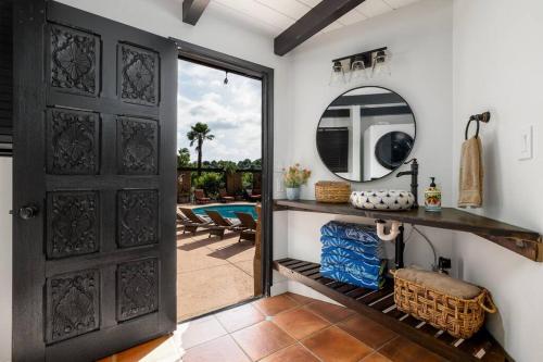 Tropical, Private, Heated pool, Petting zoo! in Vista, USA