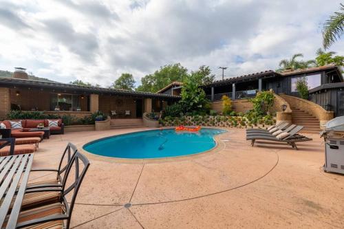 Tropical, Private, Heated pool, Petting zoo! in Vista, USA