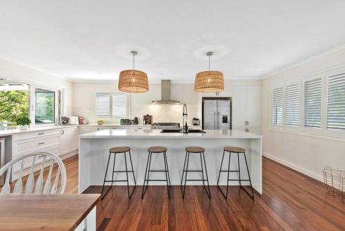 A Family Affair ~ 4 Bed/2.5Bath/Pool ~ Morningside – khách sạn tại Brisbane Eastern Suburbs