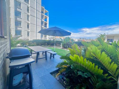 B&B Cronulla - 2BR APARTMENT W/ SPACIOUS PRIVATE BACKYARD IN HEART IF CRONULLA - Bed and Breakfast Cronulla