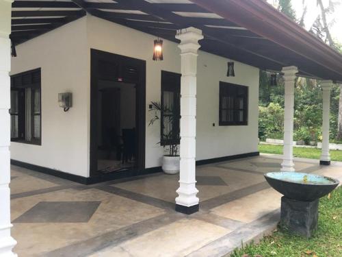 I Villa Eluwawala