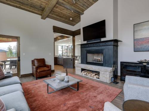 Homestead Chalet 12 Claim Jumper in Big Sky, USA