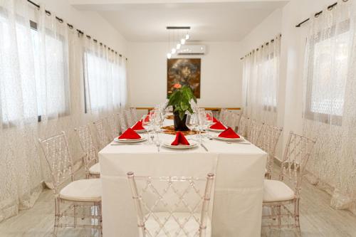 Deluxe Suite image 1