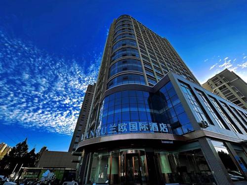 . LanOu Hotel Lianyungang Donghai High-speed Railway Station Crystal City