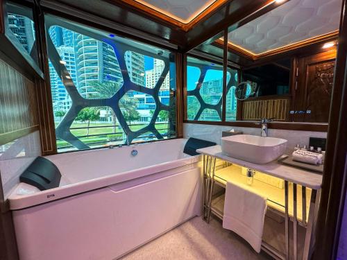 Overnight Super Yacht - Orchid - image 14