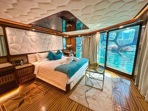 Overnight Super Yacht Experience - ORCHID Room Type - Presidential Suite