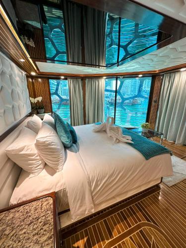 Overnight Super Yacht - Orchid - image 13