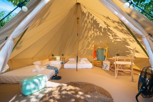 2 double beds
