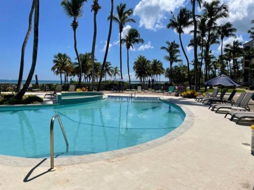 Kolam renang, Luxury Beachfront 2 Bedroom at Wyndham Rio Mar, PR in Rio Grande