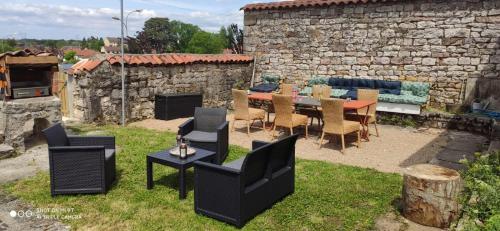 maison de charme avec jardin gîte à louer Frontenaud