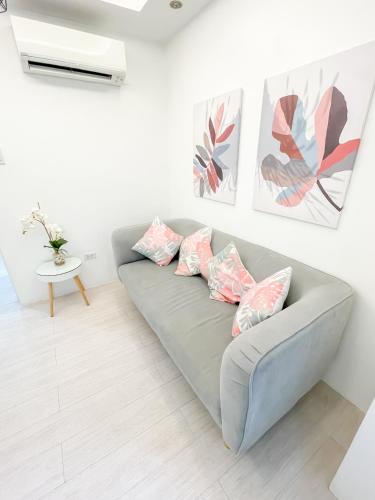 Travelers Inn - Modern Capsule Bunks, Makati, Manila
