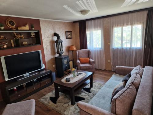 Lakeside oasis home Karuc in Karuč