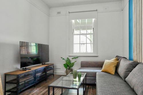 Spacious 3 Bedroom House City Centre Millers Point 2 E-Bikes Included