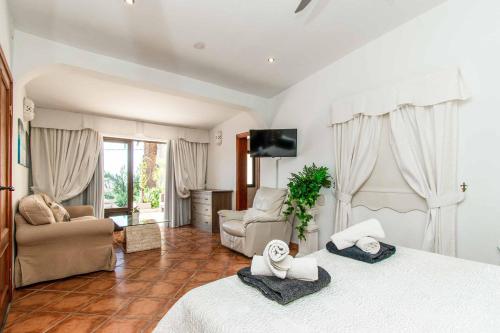 Four-Bedroom Villa image 1