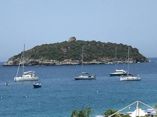 IL DIAMANTE SUL MARE in 迪亚曼泰