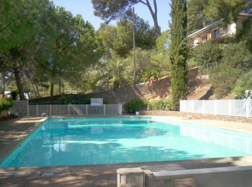 Appartement vue mer dans résidence avec piscine, 2 chambres, climatisation, Wifi - Location saisonnière - La Seyne-sur-Mer
