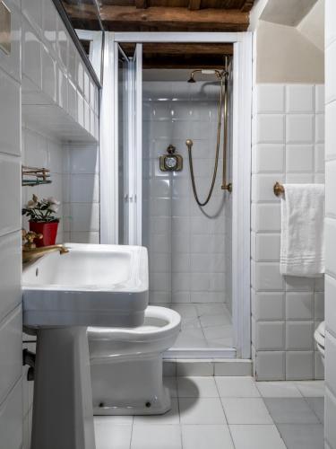 Santa Croce Junior Suite - Dolcevita Holiday, Florence (photo 6)