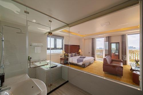 room detail thumbnail 2