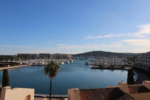 MARCOGVER - Golfe de St-Tropez - Studio pour 2 personnes vue sur la marina - Location saisonnière - Cogolin