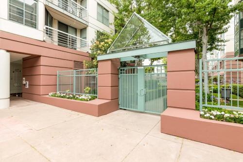 S Beach 1br w rooftop tennis nr muni lightrail SFO-1660