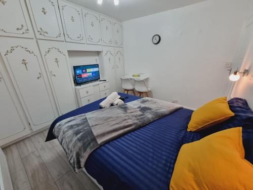 Luxury double bed with Private Bathroom, NETFLIX, work space and WiFi, Leeds (Foto 7)