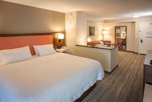 Hampton Inn Pensacola-Airport - image 11