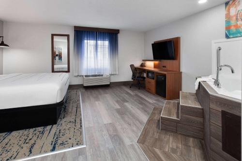 La Quinta Inn by Wyndham Wausau - image 6