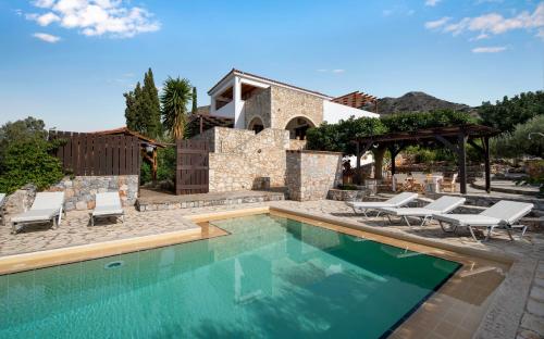Villa Piper - Pool - Jacuzzi - Sea View - Near the Beach, Chania