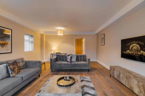 2BR Gem, Private Parking & Private Garden - By Tempstay, Windsor