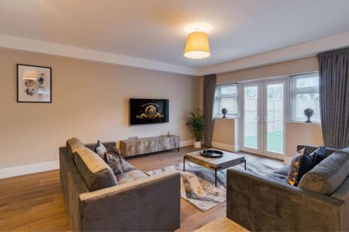 2BR Gem, Private Parking & Private Garden - By Tempstay, Windsor (zdjęcie 4)