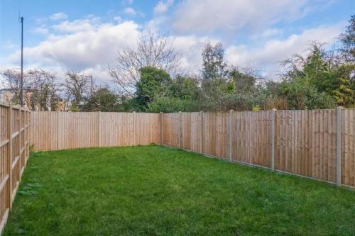 2BR Gem, Private Parking & Private Garden - By Tempstay, Windsor (zdjęcie 5)