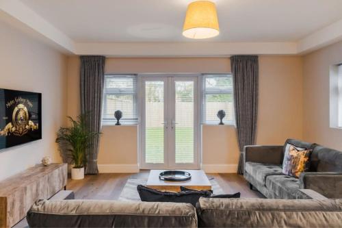 2BR Gem, Private Parking & Private Garden - By Tempstay, Windsor (zdjęcie 6)