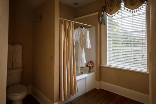 Mary Telfair Room - 2 Queen Beds image 6