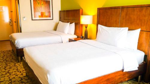 Queen Room with Two Queen Beds room in Hilton Garden Inn Panama City Downtown