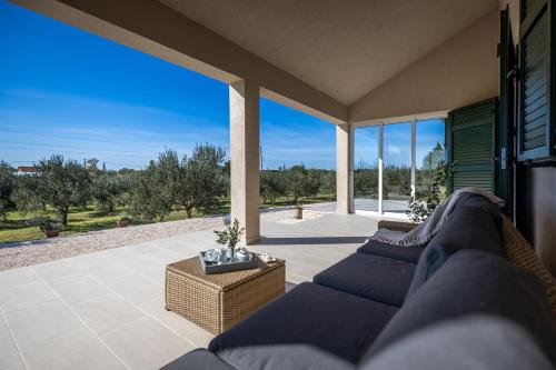Balkons/terase, Villa Oliveto with pool in Smilcic