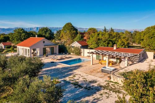 Skats, Villa Oliveto with pool in Smilcic