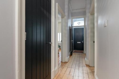 Picture of Pass The Keys Main Door 3 Bed Apartment With Free Parking