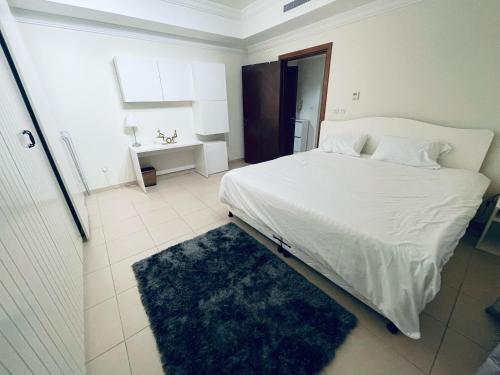 lovely one bedroom self entry - main image