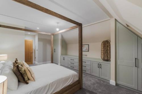 3BR Retreat, Allocated Parking, Private Garden - By Tempstay, Windsor (zdjęcie 3)